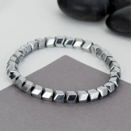 Браслет из фигурного гематита