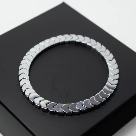 Браслет из гематита под серебро